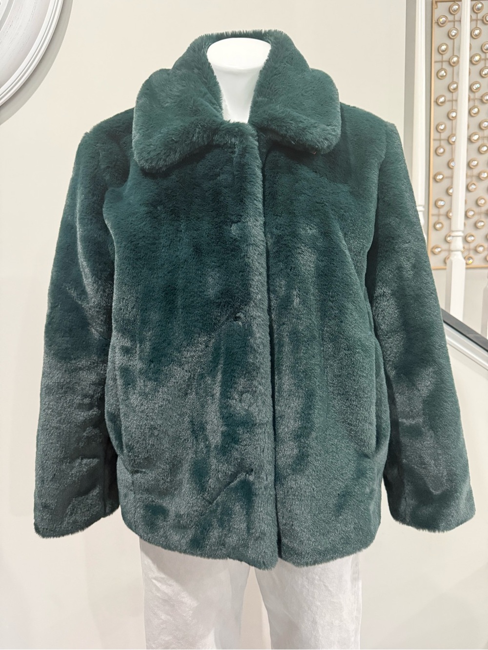 Madewell Women’s faux fur cropped coat size large